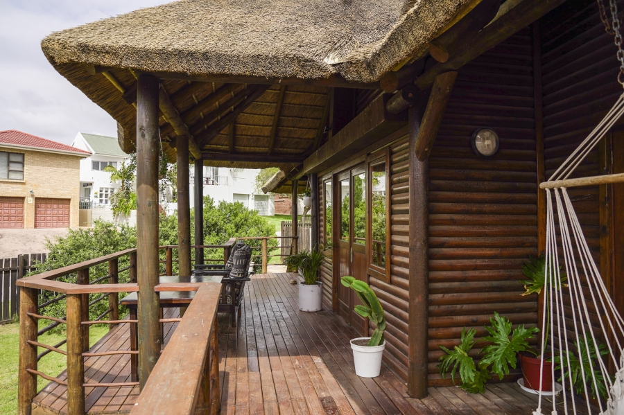 2 Bedroom Property for Sale in Wavecrest Eastern Cape